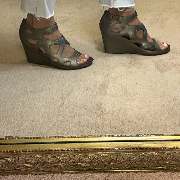 🌷🌷Unlisted Wedge Sandals Size 8.5 🌷🌷 - Picture 3 of 10